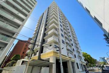 元赤坂タワーズの外観(南東側から)