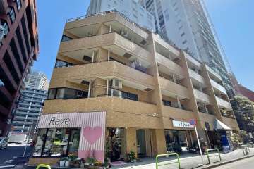 ライオンズマンション麻布コートの外観（北西側から）