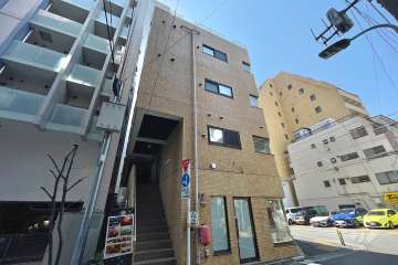 ライオンズマンション麻布コートの外観（北側から）