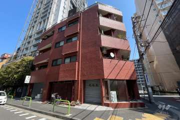 マンション麻布コートの外観(南西側から)