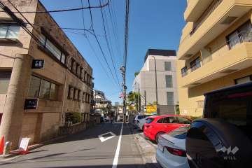 敷地西側の前面道路（南側から）
