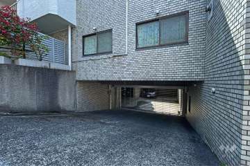 駐車場の出入り口