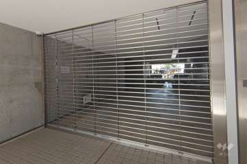 駐車場の出入口（リングシャッター付き）