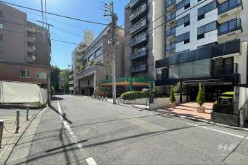 敷地南側の前面道路