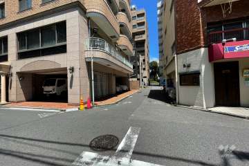 敷地北西側の前面道路