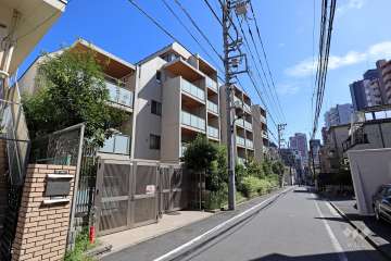 オープンレジデンシア表参道estの外観（南西側から）