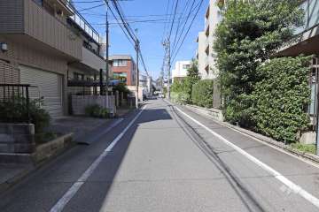 敷地南東側の前面道路