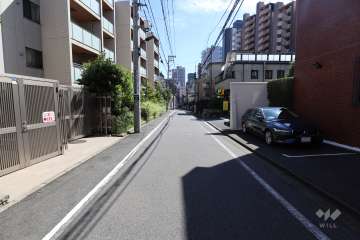 敷地南側の前面道路