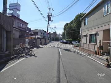 敷地北側の前面道路