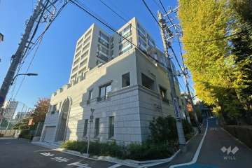 パークマンション三田綱町ザフォレストの外観（南東側から）