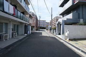 敷地北側の前面道路