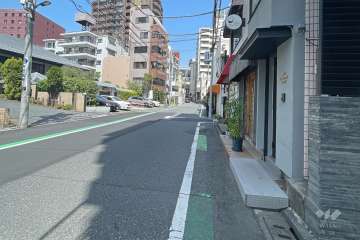 敷地西側の前面道路