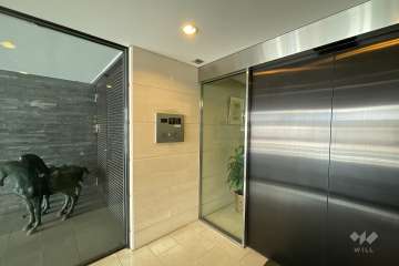 エントランスはオートロック付きです。