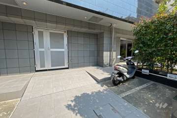 駐輪場とバイク置き場