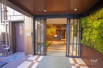 エントランスはオートロック付きです。