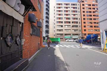 敷地北側の前面道路（東側から）