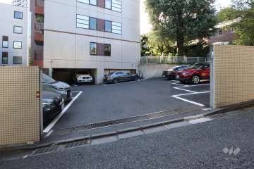 敷地内駐車場（屋外平面式・屋内平面式）　