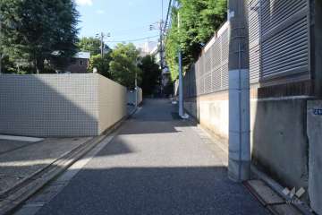 敷地北東側の前面道路