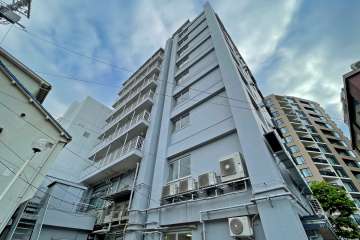 南麻布フラワーマンションの外観（東側から）