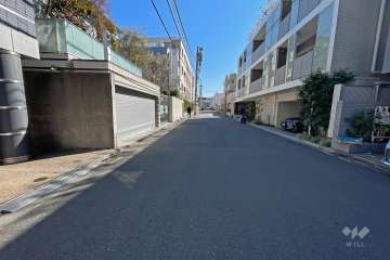 敷地南側の前面道路