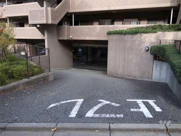 駐車場へのアプローチ