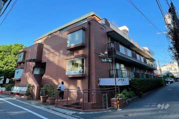 ラポール南青山５４の外観（南西側から）