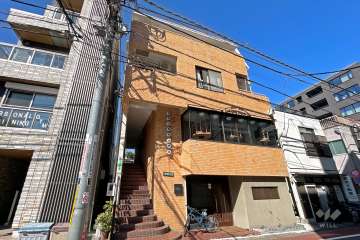 南青山森ビルの外観（南東側から）