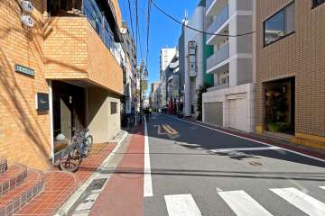 敷地東側の前面道路