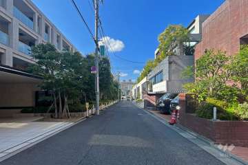 敷地北東側の前面道路