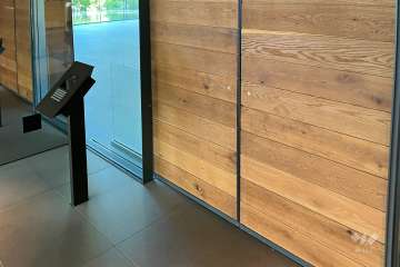 エントランスはオートロック付きです。