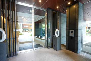 エントランスはオートロック付きです。