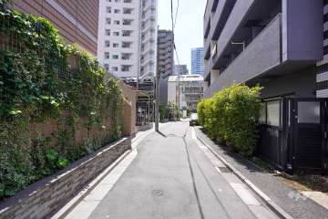 敷地北西側の前面道路