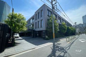 プラウド六本木の外観（北側から）