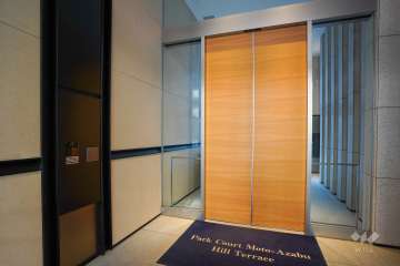 エントランスはオートロック付きです。