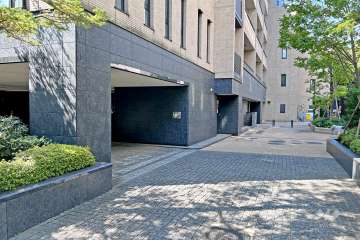 地階駐車場出入口