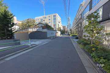 敷地東側の前面道路