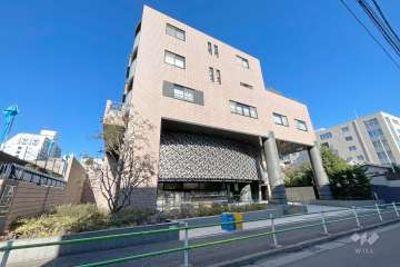 ザ・アッパーレジデンス南青山の外観(南東側から）