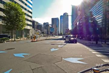 敷地東側の前面道路（北側から）