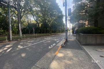 敷地南東側の前面道路