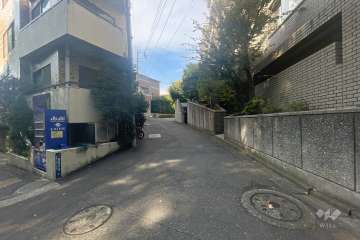 敷地南側の前面道路
