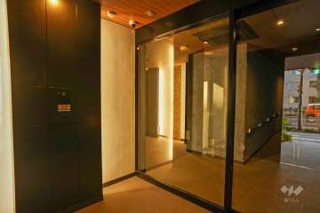 エントランスはオートロック付きです。