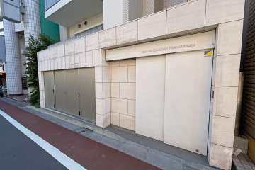 エントランスはオートロック式です。