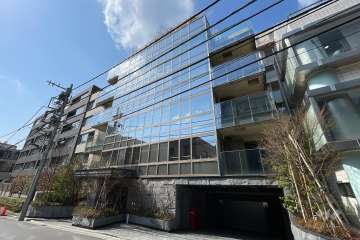 ロイヤルシーズン西麻布の外観（南東側から）