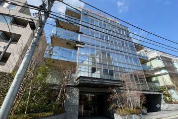 ロイヤルシーズン西麻布の外観（南西側から）