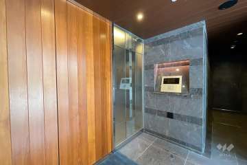 エントランスはオートロック付きです。