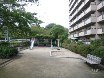 敷地南側に公園があります。