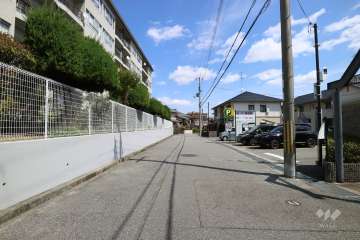 敷地南側の前面道路