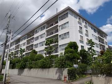 宝塚御殿山マンションの外観（南東側から）