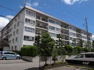 宝塚御殿山マンションの外観（南西側から）