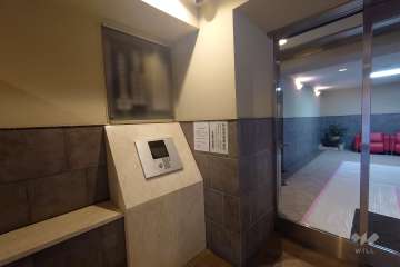 エントランスはオートロック付きです。